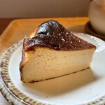 スーヴニール - バスクチーズケーキ 560円