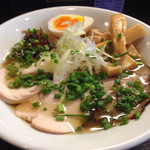 淡麗鶏そばしょうゆ鶏チャーシュー、メンマトッピング1130円