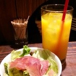 新宿 生ハム - ランチサラダとドリンク