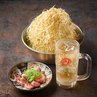 焼肉専用キャベツはおかわり無料。ハマり過ぎ注意の自慢の逸品。