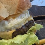 Corgi Buns Burger - 料理写真:チーズバーガー+エッグトッピング（UP）