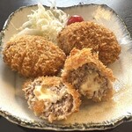 ふじ井 - チーズメンチカツ断面
