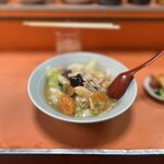 大連閣 - 中華丼 550円 (キムチ･きゅうりの浅漬け付)