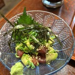 食事処 美味小家 - アボカドとマグロのポキ