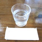 カフェハウス トキ - お冷や ＆ 手拭き（セルフ）