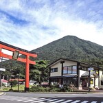 カフェハウス トキ - 裏手には男体山が怯えています