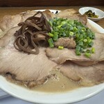 豚骨らーめん 魂龍 - 料理写真:チャーシュー麺