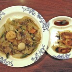 バーミヤン - 料理写真:中華丼 ＆ 本格焼餃子（３コ）