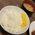 洋食の朝日 - 備え付けの沢庵　キッチリ御飯お代わりデス^_^