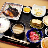 一つ木竹林草 - 小鉢が充実しています。特に、刺身（まぐろ）が上質で美味しかった。