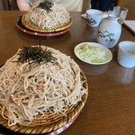手打ちそば くるまや - ざるそば並盛りと大盛り