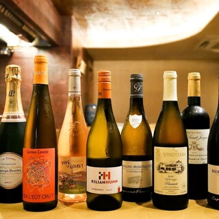 クラフトビールやワインなど、季節を感じられるドリンクと共に