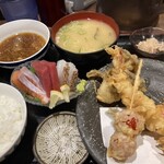 天ぷら大吉 - 私のレディース膳とお刺身の盛り合わせ〔まだ鶏のムネ肉が揚がってなくて写メには写ってない〕