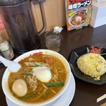 味噌ラーメン 山岡家 - 全体