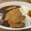 ひまわり - 私は「カツカレー」をオーダー！ご飯の盛り方、雑ですね…(꒦ິ⌑︎꒦ີ)