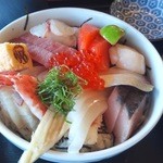 マルトモ水産 鮮魚市場 - 海鮮丼(1,300円・税別)
