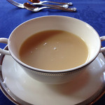 奈良ホテル - ホワイトアスパラガスのポタージュスープ