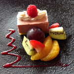 奈良ホテル - 本日のデザート (苺のケーキ)