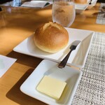 バード・ウォッチ・カフェ - 自家製パン