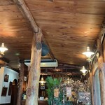 Guten Tag - 山小屋みたいな店内