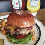 ザ・コーナー ハンバーガー＆サルーン - 