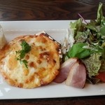 AGORA - クイックランチ（魚：980円）　ホタテとズワイガニのグラタン仕立て　エビまで入っています