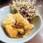 山清水 - なめこ、天ぷら2種が入った揚げ出し豆腐