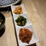 富士吉 別館 - キムチ盛り合わせ