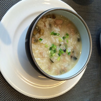中国料理 彩湖 - ピータンと豚挽肉入りコラーゲンたっぷりスープ雑炊