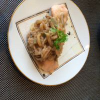 中国料理 彩湖 - 秋鮭と豚肉と搾菜のせ蒸し