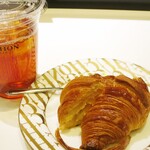 フォション - 料理写真:クロワッサンフォション260円外税ｗ　アイスティー500円外税ｗ