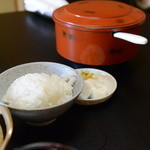 犀与亭 - 御飯（香の物付き）300円