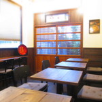 処屯 - 店内　テーブル席