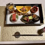 食べるお宿 浜の湯 - 前菜 /和牛時雨煮、金目鯛醤油漬け、きのこ酢浸し、栄螺真砂焼き、サーモン寿司、鮪松風、蚕豆豆腐