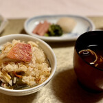 食べるお宿 浜の湯 - 食事 /金目鯛釜飯、赤出し仕立てのなめこ