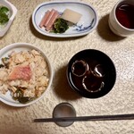 食べるお宿 浜の湯 - 食事 /金目鯛釜飯、赤出し仕立てのなめこ
