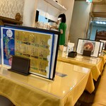 ビリヤニレストラン ミラ - テーブル席から