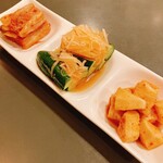 志村 徳寿園 - キムチ3種盛り