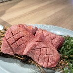 広島焼肉　肉屋のぶすけ紙屋町 - 本日のおすすめ　厚切り上塩タン