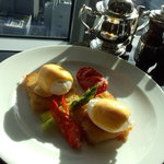 シャングリ・ラ ホテル 東京 - エッグ・ベネディクト