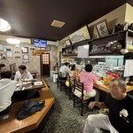 居酒屋 なかひら - 手前に大将が！