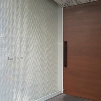 ラ ペ - La Paix☆ここが入口☆扉を開けて地下へ☆