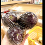 JA東京あおば こぐれ村 - ガクも新鮮ですけど　素晴らしいナスです　ヤケドもないしちゃんと丸い形　　byまみこまみこ