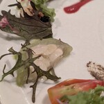 restaurant Et ... - 真ん中の白いのはヘチマ
        その上は白いゴーヤ