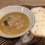 のみくい処 青月 - とろ手羽とズッキーニのスパイスカレー&バゲット