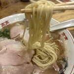 福間ラーメンろくでなし - 麺リフトアップ