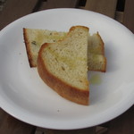 ビストロアンドカフェ タイム - 自家製のパンは、サクサク感がありました。