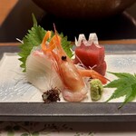 北新地しゃぶしゃぶすき焼き きらく - お造り 季節のお刺身三点盛り