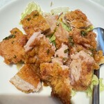 本格中華・北京ダック専門店 北京カォヤーテン - 油淋鶏もカリカリしていて美味しい