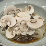 魔都 MATO - 梅干菜とキノコの和え麺